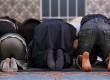 2012-07-19 22:54:41 .ROTTERDAM - Moslims bidden tijdens de gebedsdienst, voorafgaand aan de ramadan bij de Turkse Mevlana Moskee. Voor de meeste moslims begint vrijdag de ramadan, de jaarlijkse vastenmaand die plaats vind in de negende maand van de islamitische kalender. ANP ROOS KOOLE